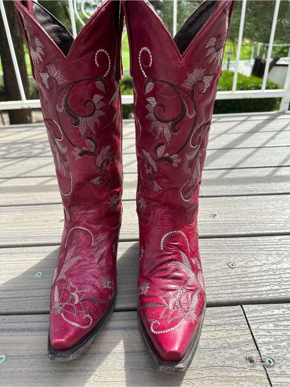 Lane Hot Violet Pink embroidered boots 9.5